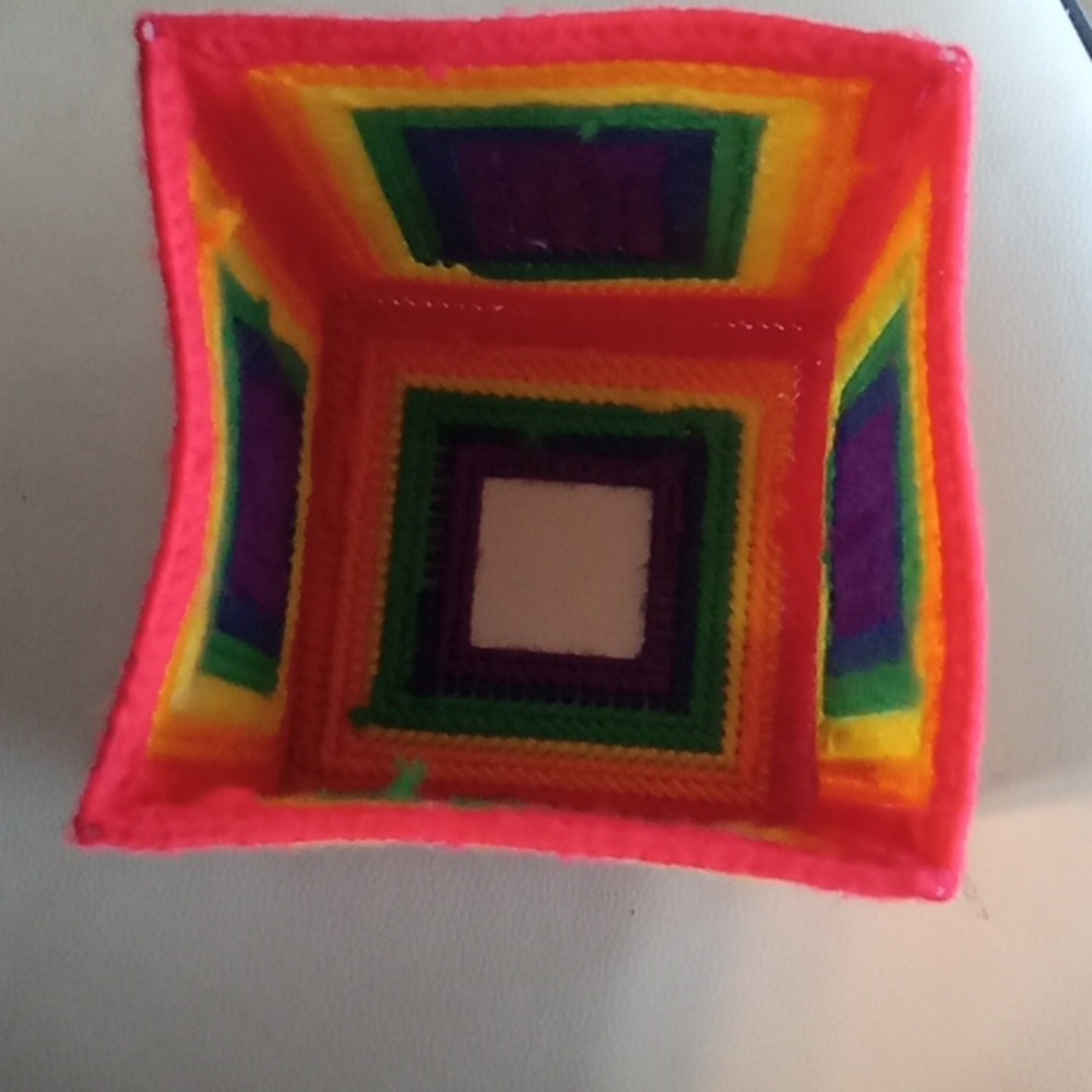 Vibrant Multicolor Yarn Kleenex Box - Picture 3 of 3